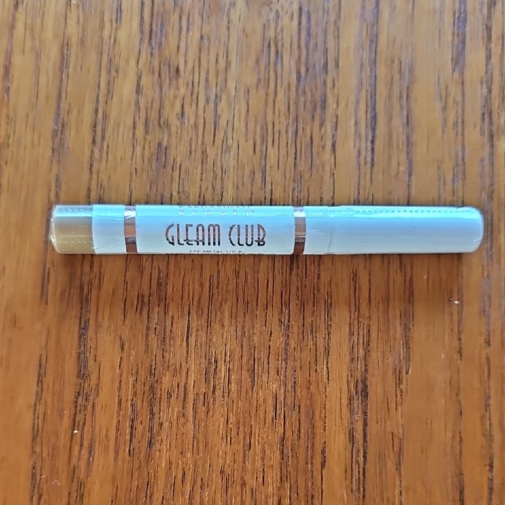 **New** Kardashian Beauty Gleam Club Eye Crayon Stick, Emboss